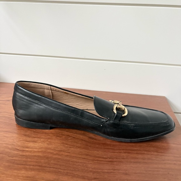 Women’s Madden Girl Carlaby Black Leather Loafers Dress Shoes Gold Accents 9.5 M - Picture 3 of 8